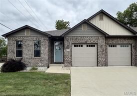 132 E Locust Street, Columbia IL