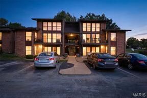 1045 Mersey Bend Drive # E, St Louis MO