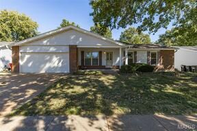 4227 Meadowgreen Trails Drive, St Louis MO