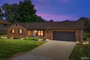 2 Carol Drive, Waterloo IL