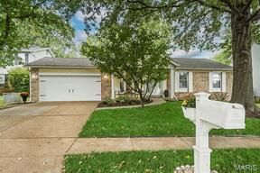 3049 Arrowhead Point Drive, Oakville MO