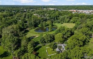 2021 S Warson Road, Ladue MO