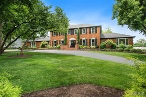245 Litcheford Court, Creve Coeur MO