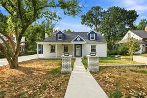 8 Villawood Lane, Webster Groves MO