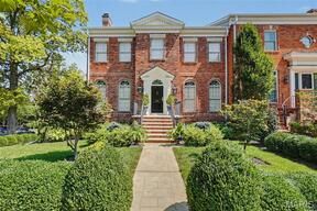 168 N Central Avenue, Clayton MO