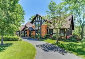 332 Ladue Lake Drive, Creve Coeur MO