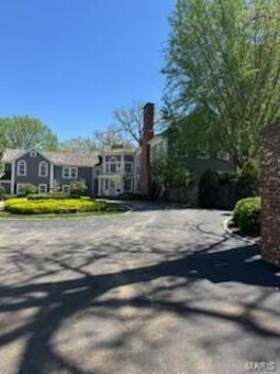 10 Edgewood Road, Ladue MO
