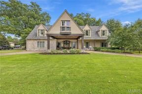 9532 S Geyer Road, Sunset Hills MO