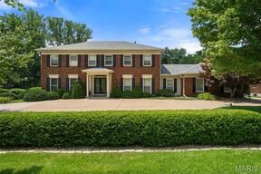 233 Brooktrail Court, Creve Coeur MO