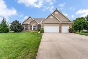 831 Autumn Rise, Columbia IL