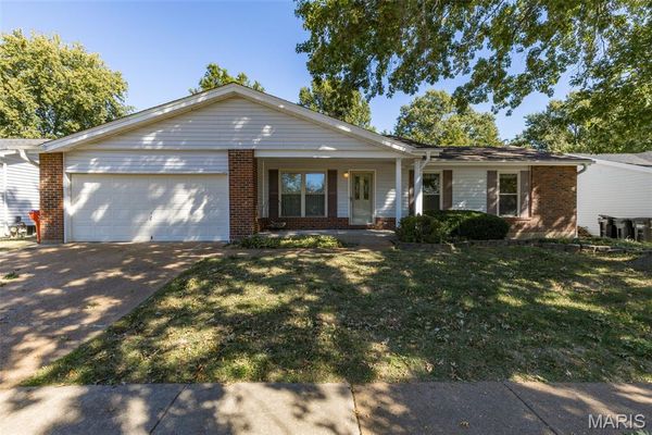 4227 Meadowgreen Trails Drive, St Louis MO