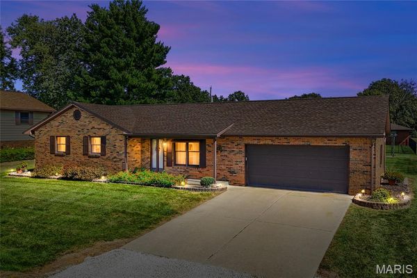2 Carol Drive, Waterloo IL